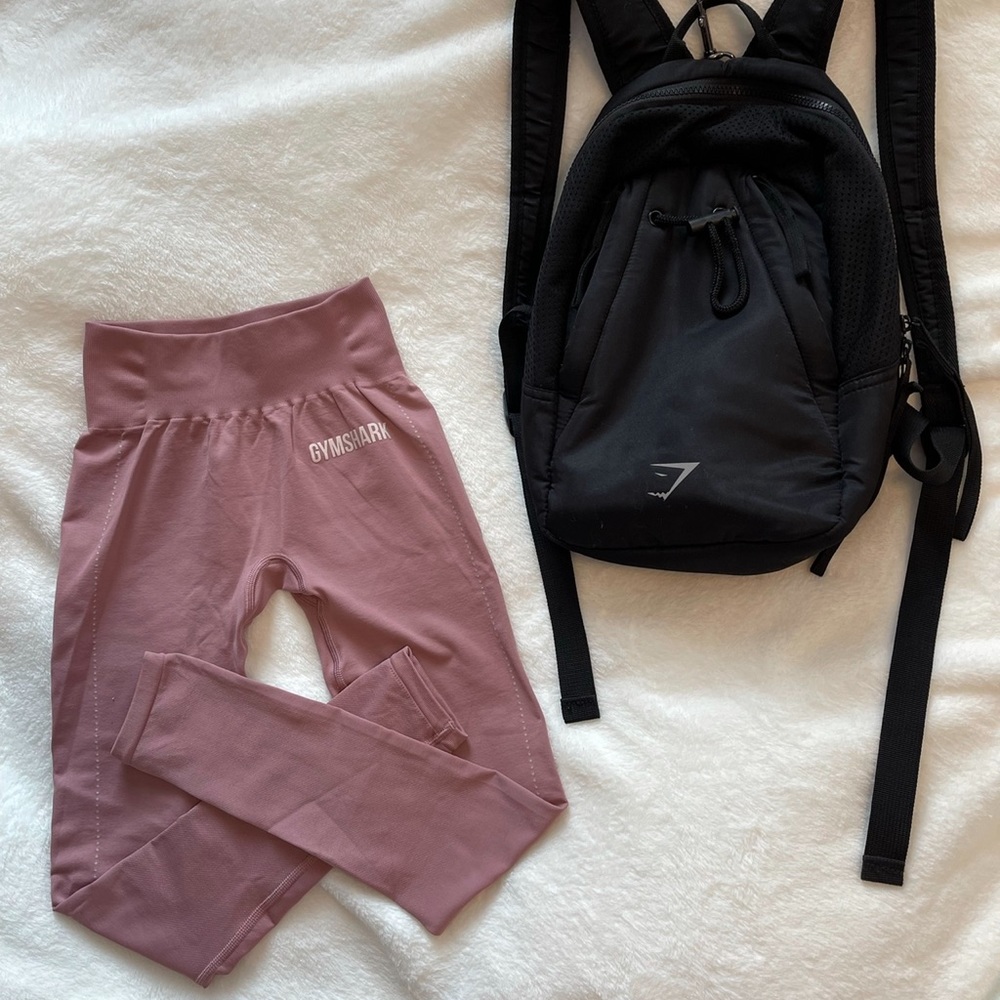 Woman gymshark workout leggings